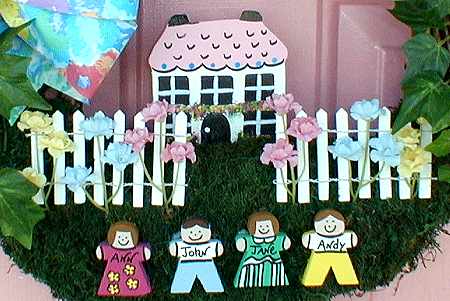 FAMILY HOUSE WREATH---Angels 'N Wreaths by Corner Crafters